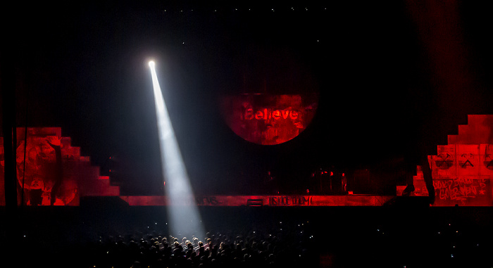Berlin O2 World: Roger Waters - The Wall Live - The Happiest Days Of Our Lives Uber Arena