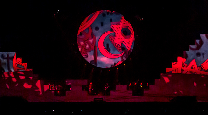 Berlin O2 World: Roger Waters - The Wall Live - Goodbye Blue Sky Uber Arena