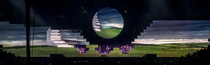 Berlin O2 World: Roger Waters - The Wall Live - Empty Spaces Uber Arena