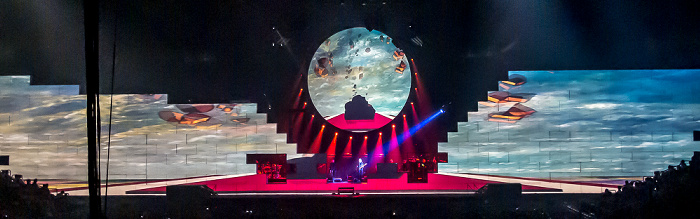 Berlin O2 World: Roger Waters - The Wall Live - Empty Spaces