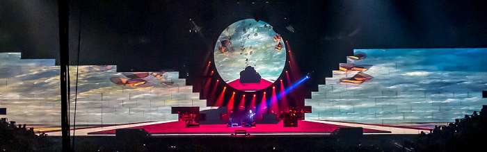 Berlin O2 World: Roger Waters - The Wall Live - Empty Spaces Uber Arena