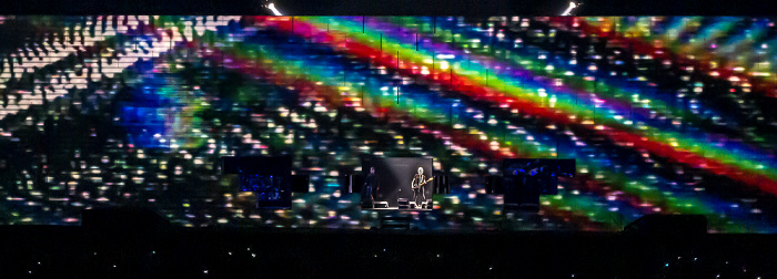 Berlin O2 World: Roger Waters - The Wall Live - Another Brick In The Wall Part 3