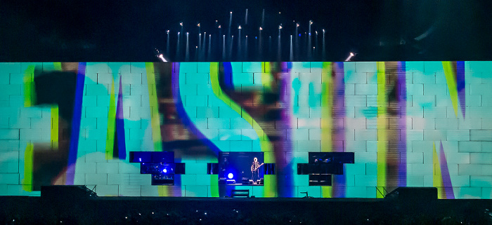 Berlin O2 World: Roger Waters - The Wall Live - Another Brick In The Wall Part 3 Uber Arena