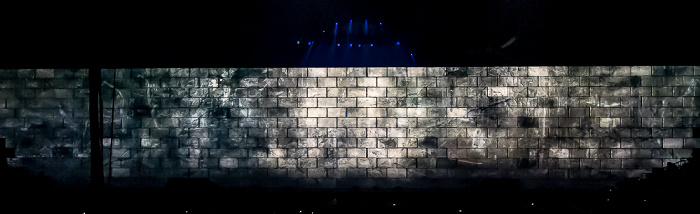 Berlin O2 World: Roger Waters - The Wall Live - Hey You