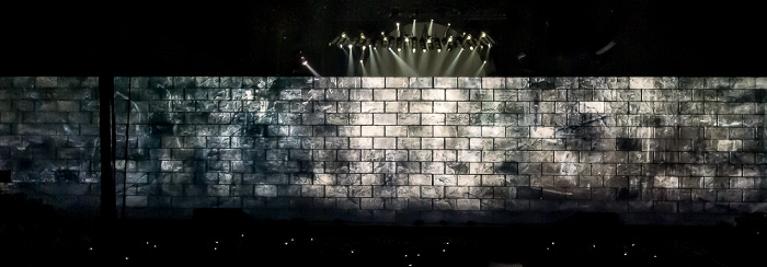 Berlin O2 World: Roger Waters - The Wall Live - Hey You