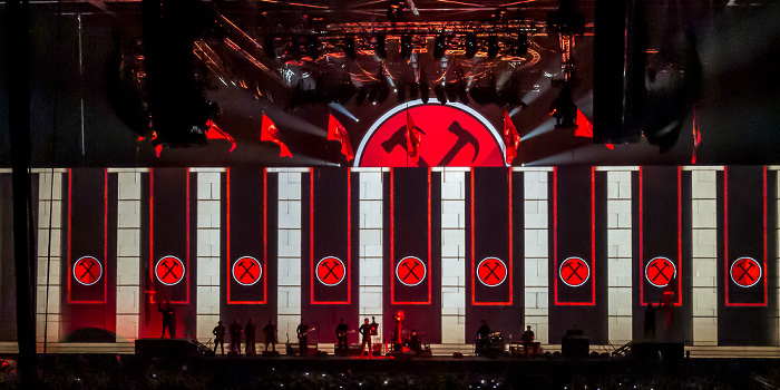 Berlin O2 World: Roger Waters - The Wall Live - In The Flesh