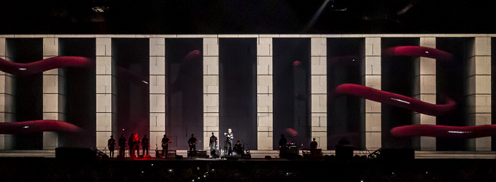 Berlin O2 World: Roger Waters - The Wall Live - Waiting For The Worms