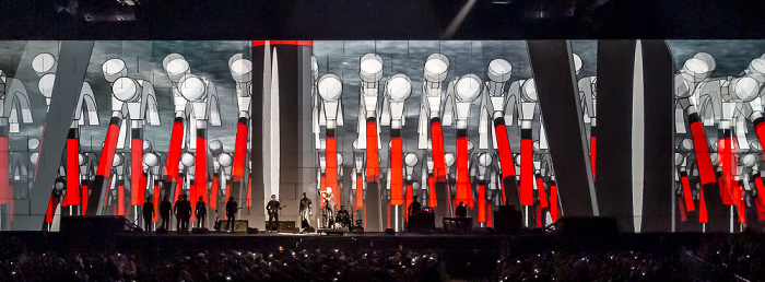 Berlin O2 World: Roger Waters - The Wall Live - Waiting For The Worms Uber Arena