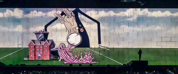Berlin O2 World: Roger Waters - The Wall Live - The Trial Uber Arena