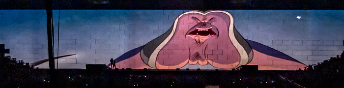 Berlin O2 World: Roger Waters - The Wall Live - The Trial Uber Arena