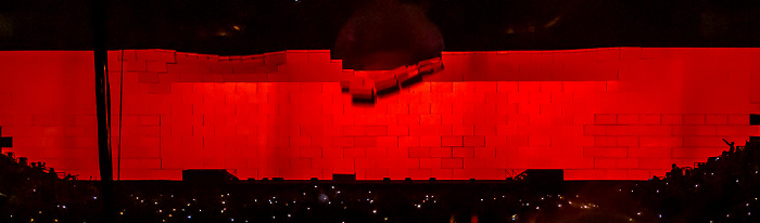 Berlin O2 World: Roger Waters - The Wall Live - The Trial