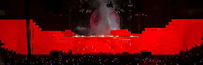 Berlin O2 World: Roger Waters - The Wall Live - The Trial Uber Arena