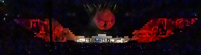 Berlin O2 World: Roger Waters - The Wall Live - Outside The Wall 