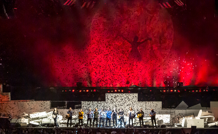 Berlin O2 World: Roger Waters - The Wall Live - Outside The Wall  Uber Arena