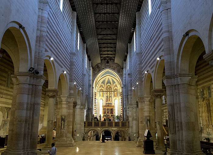 Verona Basilica di San Zeno: Langhaus San Zeno Maggiore
