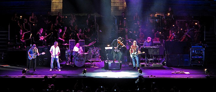 Arena: Deep Purple (mit German Neue Philarmonic Orchestra) Verona Roger Glover, Ian Gillan, Ian Paice, Dirigent Steven Bentley an der Geige, Steve Morse, Don Airey
