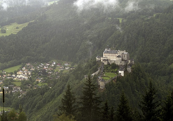 Salzachtal mit der Festung Hohenwerfen Werfen