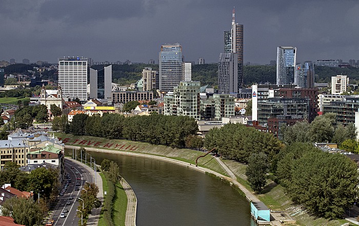 Blick vom Gediminas-Turm (Gedimino pilis): Snipiskes (Downtown) und Neris Vilnius