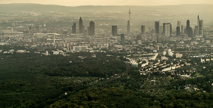 Frankfurt am Main Frankfurter Bankenviertel / Europaturm (Fernsehturm) Frankfurter Stadtwald Sachsenhausen Luftbild aerial photo