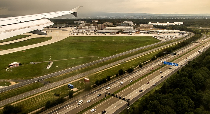 Flughafen Frankfurt am Main Bundesautobahn A 5 Luftbild aerial photo