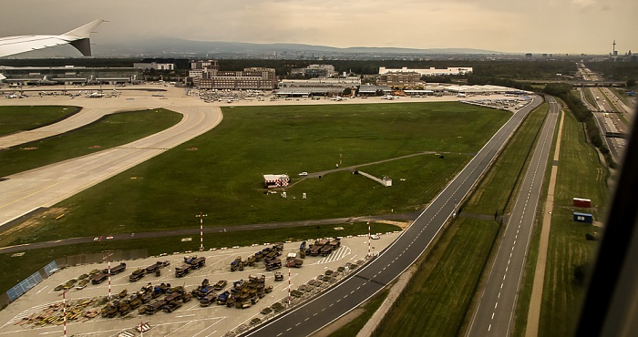 Flughafen Frankfurt am Main Bundesautobahn A 5 Luftbild aerial photo