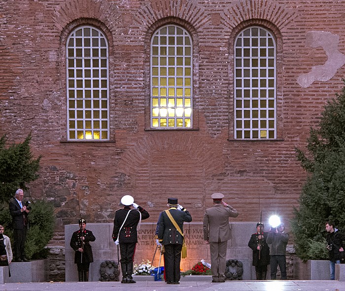 Vor der Sweta Sofia (Sophienkirche): Militärparade in historischen Uniformen Sofia