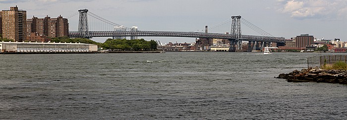 New York City Blick vom Empire-Fulton Ferry State Park Brooklyn East River Manhattan Williamsburg Bridge