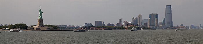 New York City Blick von der Staten Island Ferry: Upper Bay Ellis Island Freiheitsstatue Goldman Sachs Tower Liberty Island