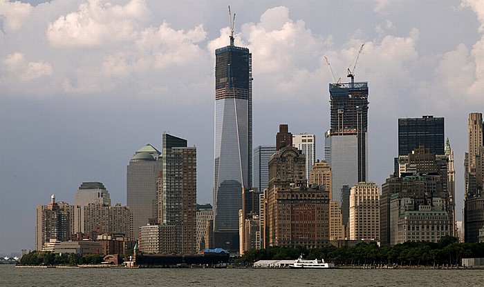 New York City Blick von der Staten Island Ferry: Lower Manhattan Four World Trade Center One World Trade Center World Trade Center