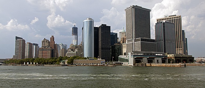 New York City Blick von der Staten Island Ferry: Financial District (Lower Manhattan) Battery Maritime Building Staten Island Ferry Whitehall Terminal