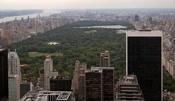 Blick vom GE Building (Rockefeller Center) Top Of The Rock: Manhattan mit Central Park New York City