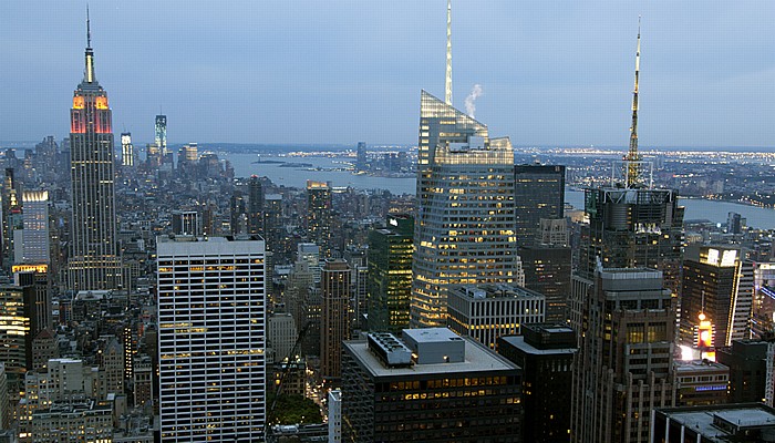 New York City Blick vom GE Building (Rockefeller Center) Top Of The Rock: Manhattan, Hudson River und New Jersey 4 Times Square (Condé Nast Building) Bank of America Tower Empire State Building One World Trade Center Times Square World Trade Center