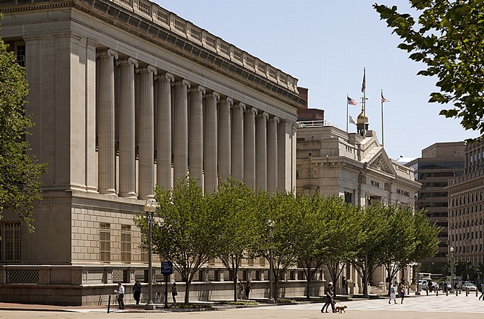Pennsylvania Avenue: Treasury Annex Building und PNC Bank (Riggs Bank) Washington, D.C.