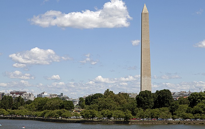 Washington, D.C. West Potomac Park: Blick vom Jefferson Memorial auf Weißes Haus und Washington Monument White House