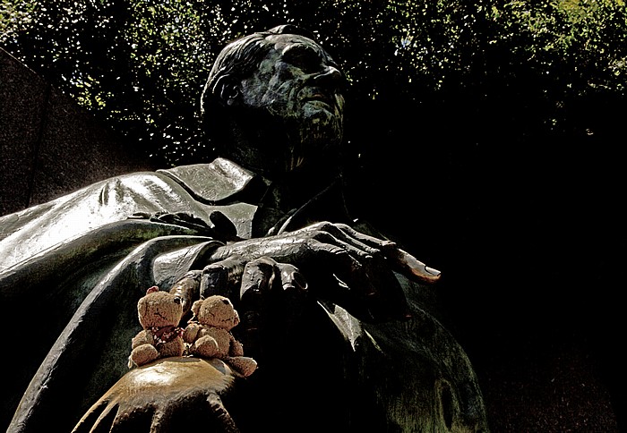 Washington, D.C. West Potomac Park: Franklin Delano Roosevelt Memorial - Teddine und Teddy