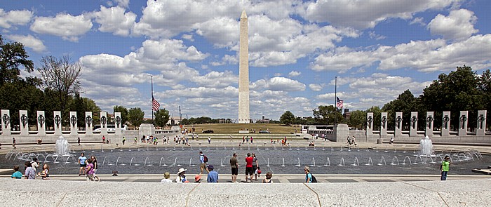 Washington, D.C. National Mall: National World War II Memorial Washington Monument