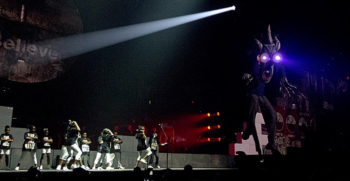 Hartford XL Center: Roger Waters - The Wall Live - Another Brick In The Wall Part 2