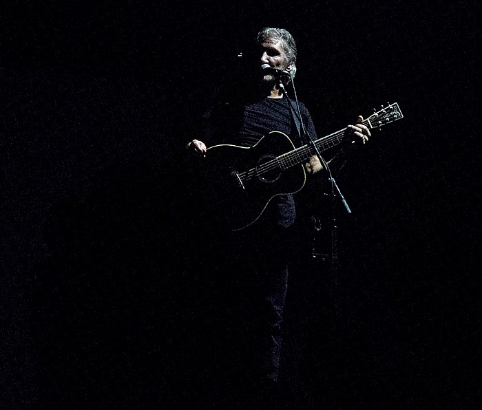 Hartford XL Center: Roger Waters - The Wall Live - Mother