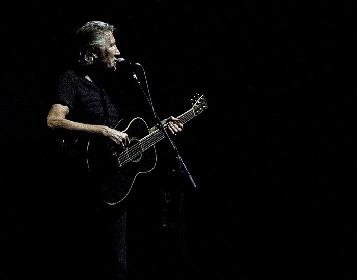 Hartford XL Center: Roger Waters - The Wall Live - Mother