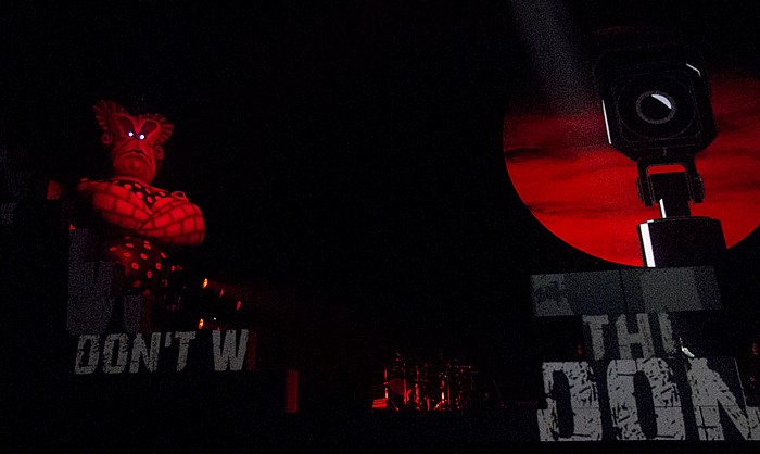 Hartford XL Center: Roger Waters - The Wall Live - Mother