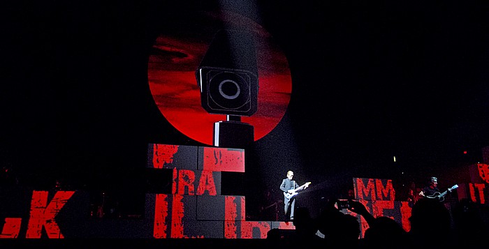 Hartford XL Center: Roger Waters - The Wall Live - Mother