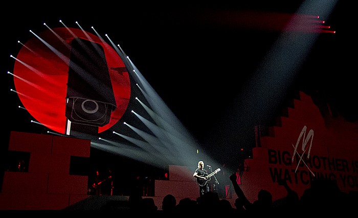 Hartford XL Center: Roger Waters - The Wall Live - Mother