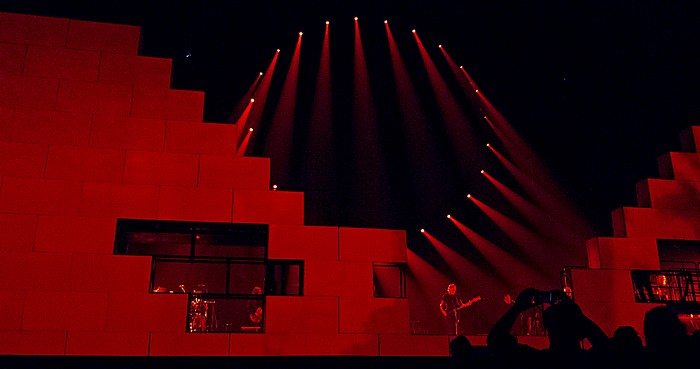 Hartford XL Center: Roger Waters - The Wall Live - Young Lust