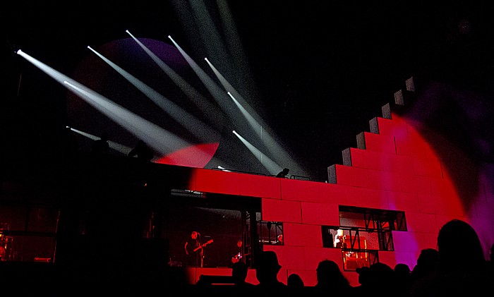 Hartford XL Center: Roger Waters - The Wall Live - Young Lust