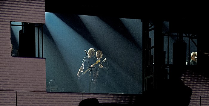 Hartford XL Center: Roger Waters - The Wall Live - Young Lust