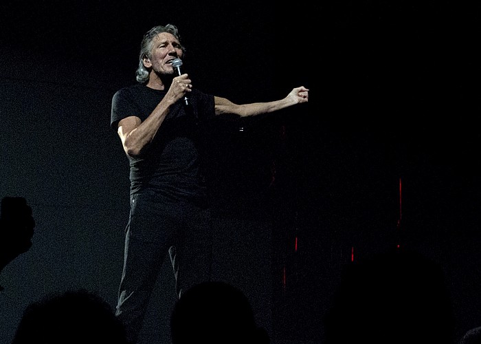 Hartford XL Center: Roger Waters - The Wall Live - One of My Turns
