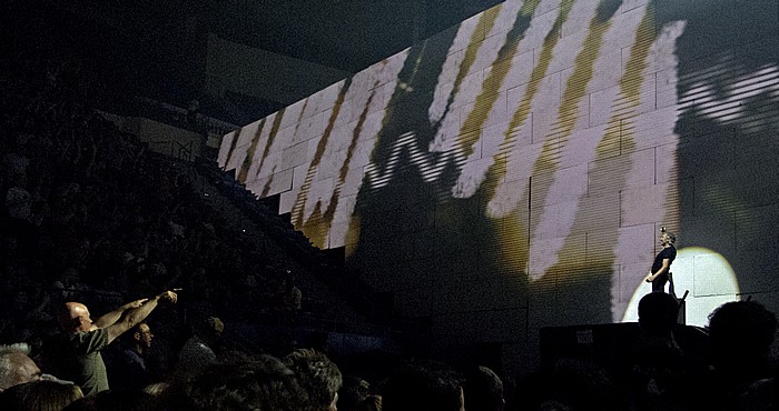 Hartford XL Center: Roger Waters - The Wall Live - One of My Turns