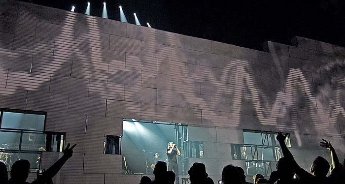 Hartford XL Center: Roger Waters - The Wall Live - One of My Turns