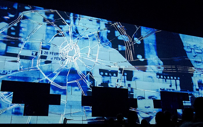 Hartford XL Center: Roger Waters - The Wall Live - Another Brick In The Wall Part 3