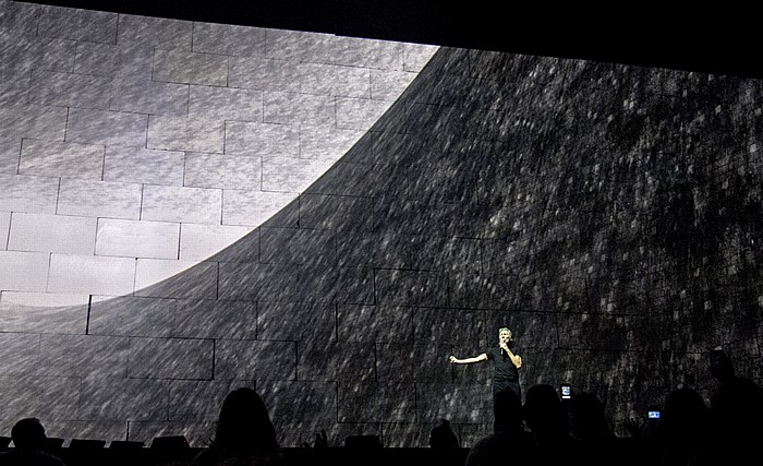 Hartford XL Center: Roger Waters - The Wall Live - Comfortably Numb